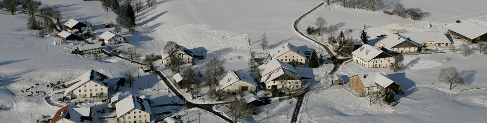 Fermes aux toits larges - JU